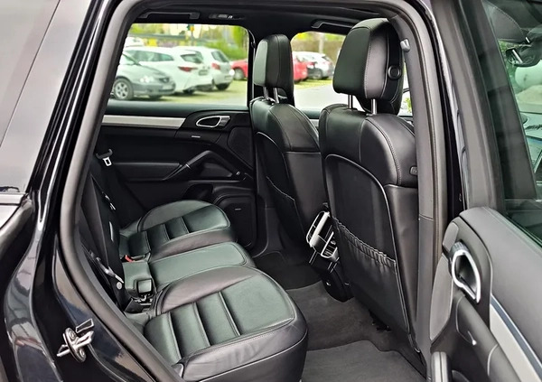 Porsche Cayenne cena 159900 przebieg: 130000, rok produkcji 2017 z Lubień Kujawski małe 781